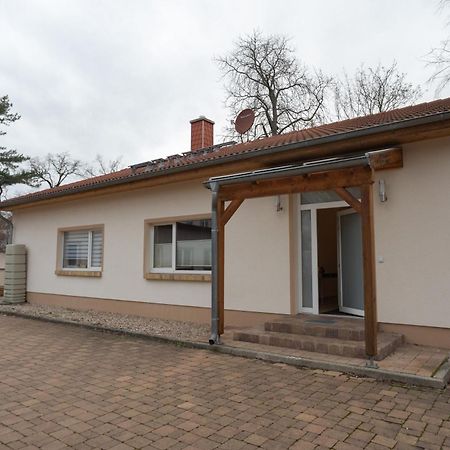 Stadthaus Mit 2 Schlafzimmern & Wohnzimmer Mit Kamin - Kostenloser Privat-Parkplatz Auf Dem Grundstueck 莱比锡 外观 照片