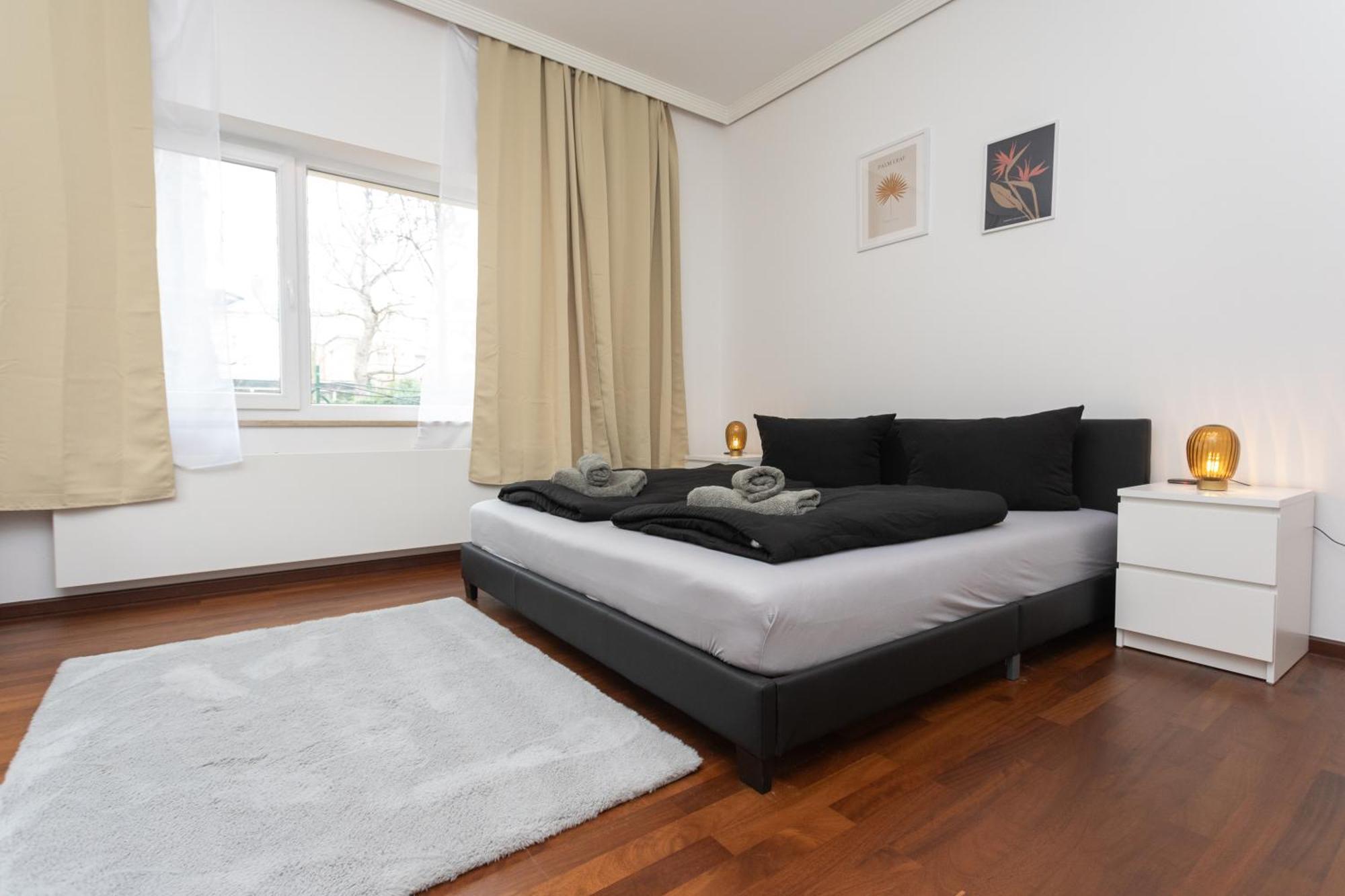 Stadthaus Mit 2 Schlafzimmern & Wohnzimmer Mit Kamin - Kostenloser Privat-Parkplatz Auf Dem Grundstueck 莱比锡 外观 照片