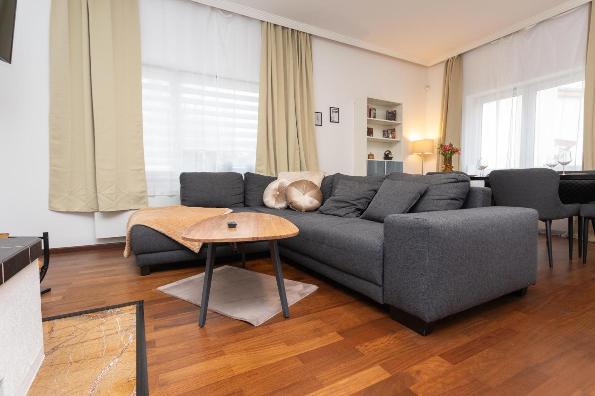 Stadthaus Mit 2 Schlafzimmern & Wohnzimmer Mit Kamin - Kostenloser Privat-Parkplatz Auf Dem Grundstueck 莱比锡 外观 照片